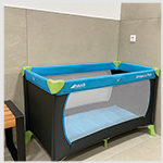 Umkleide mit Reisebett für Babys Wasser.Studio Langenburg