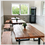 Vorraum mit Sitzmöglichkeit Wasser.Studio Langenburg